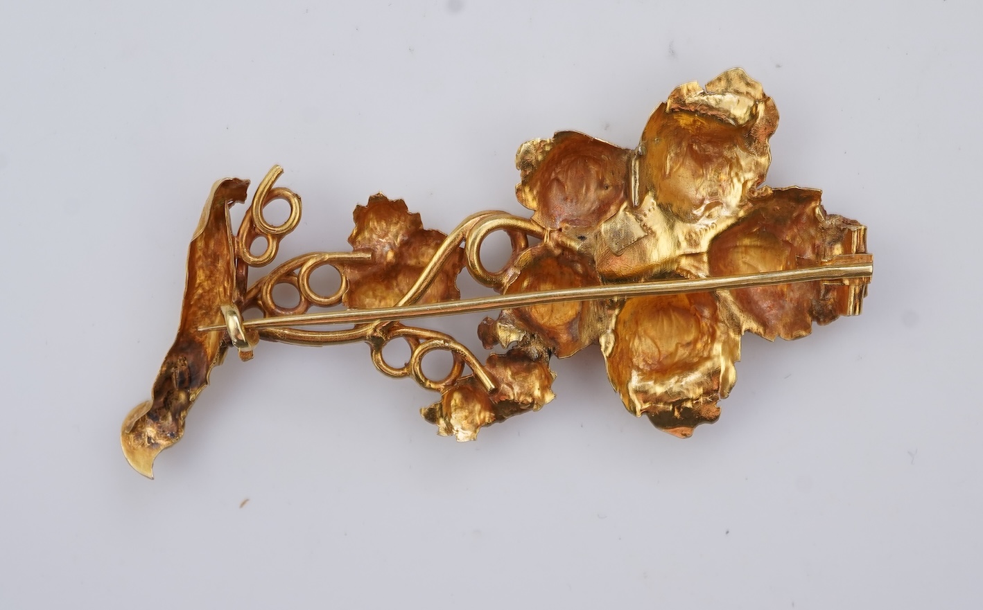 A gold brooch, circa 1840